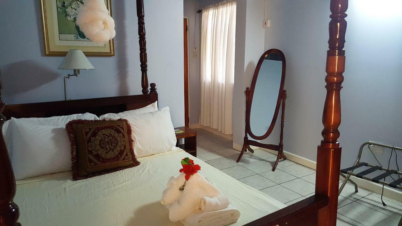 Rainbow Inn Grenville Εξωτερικό φωτογραφία
